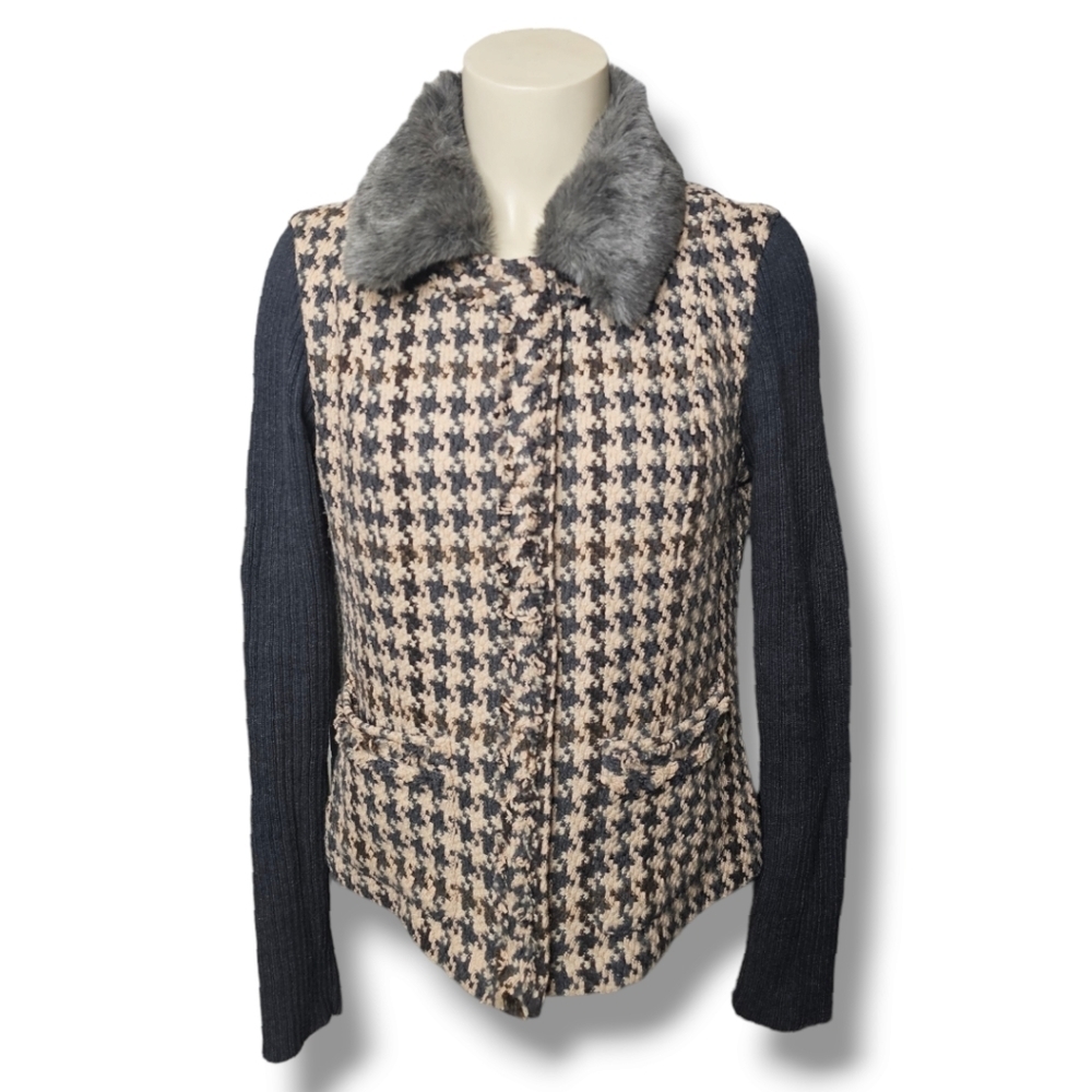 CAbi jacket with sweater sleeves and removable fur neckline. Size 4